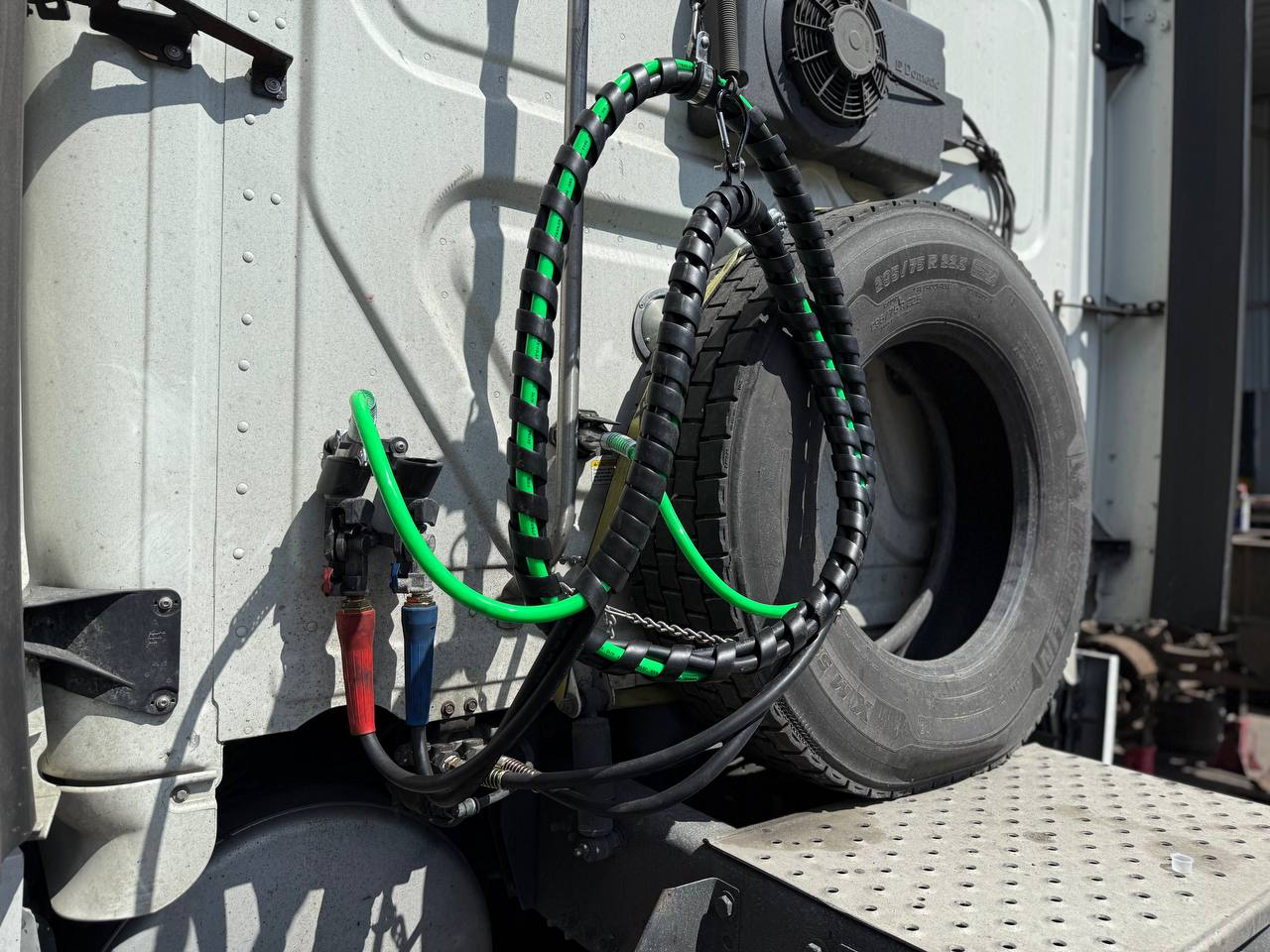 3‑in‑1 Rubber Air Hose & Electrical Cable Wrap – 15 ft Bundle (ABS Power Cord) — photo 7