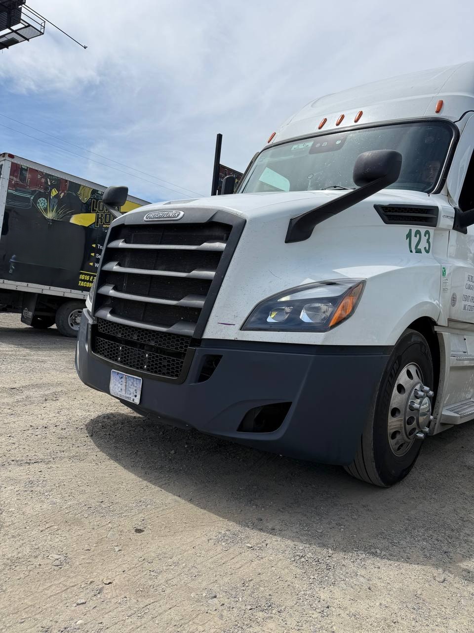 A6601512002 Driver Side Headlight Fits Freightliner Cascadia 2018-2024 — photo 6