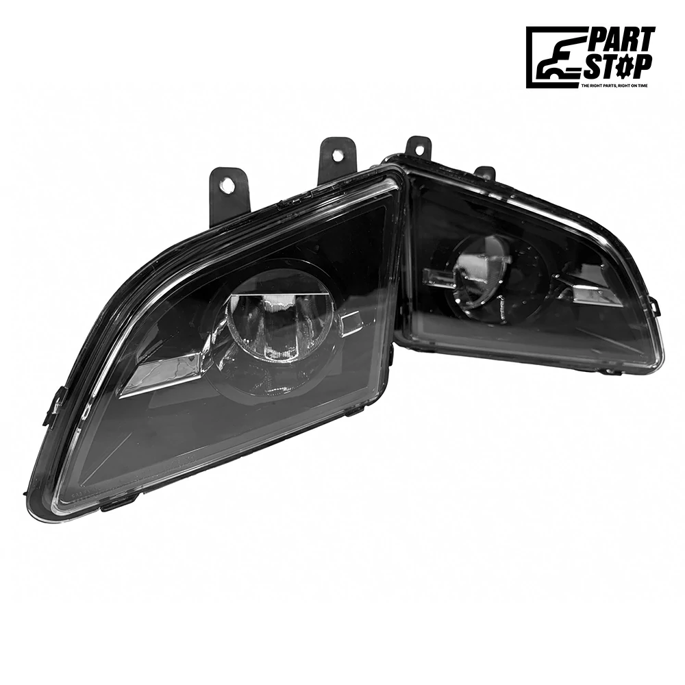 82775826-LH Driver Side Fog Light Fits Volvo VNL 2018-2024 — photo 2