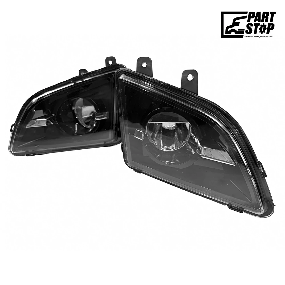 82775828  RH Passenger side Fog Light Fits Volvo VNL 2018-2023 — photo 2