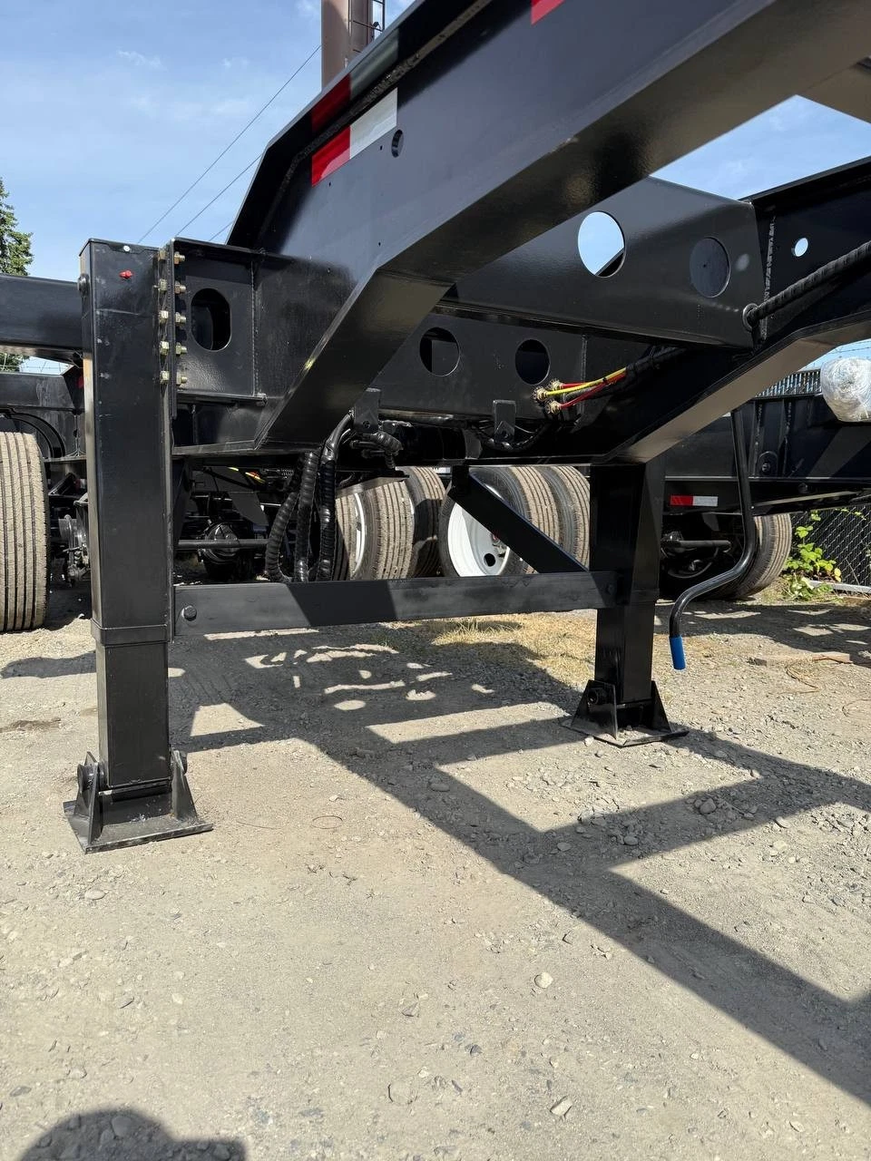 Trailer Landing Gear Flat Foot , Set (RH and LH) Semi Truck  LG4001-700000078 — photo 6